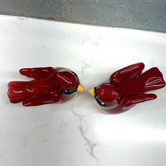Christmas Cardinals Salt and Pepper Shaker Set Ceramic Glazed - Picture 7 of 10
